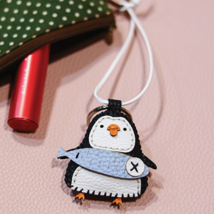 آویز چرمی پنگوئن