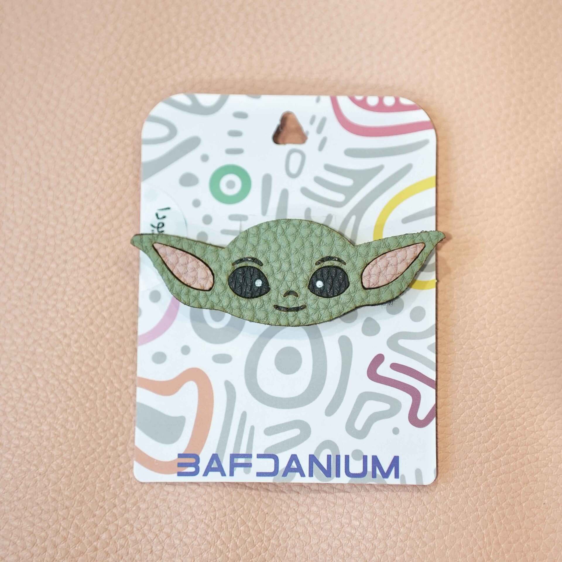  سنجاق سینه baby yoda 